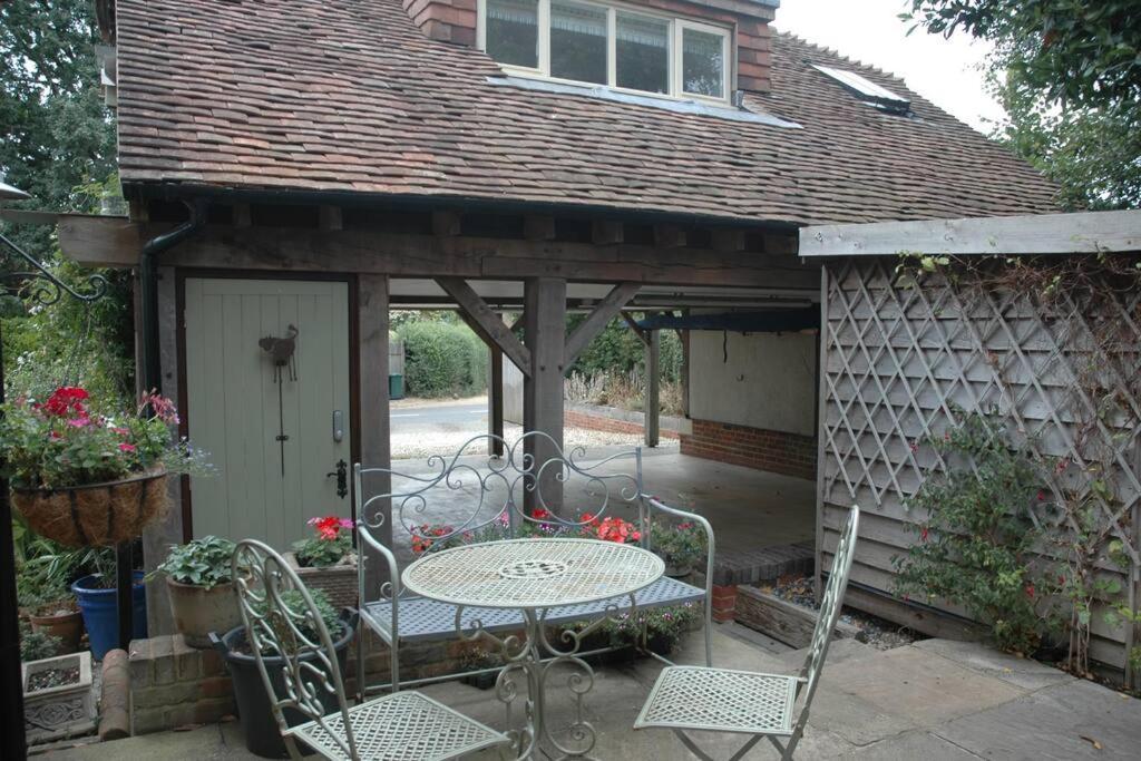 Cowslip Barn Annexe, Countryside Stay Near 치체스터 외부 사진