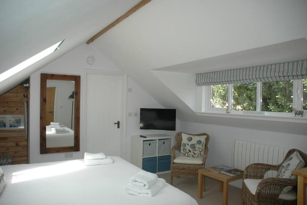 Cowslip Barn Annexe, Countryside Stay Near 치체스터 외부 사진